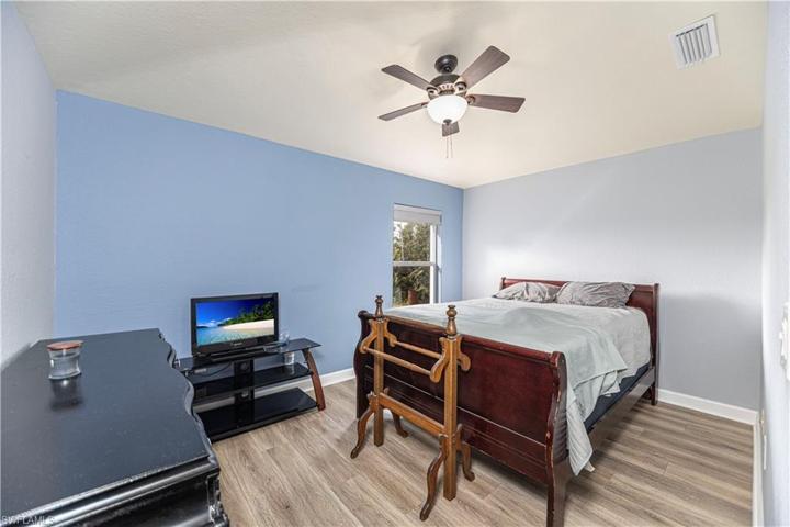 This is the FLex space currently a bedroom but is a den