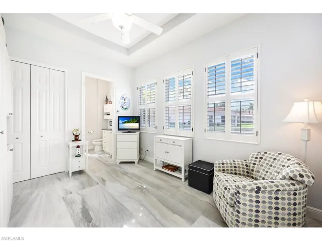 Cabana/3rd bedroom, upgraded tile floors, murphy bed, coffee bar