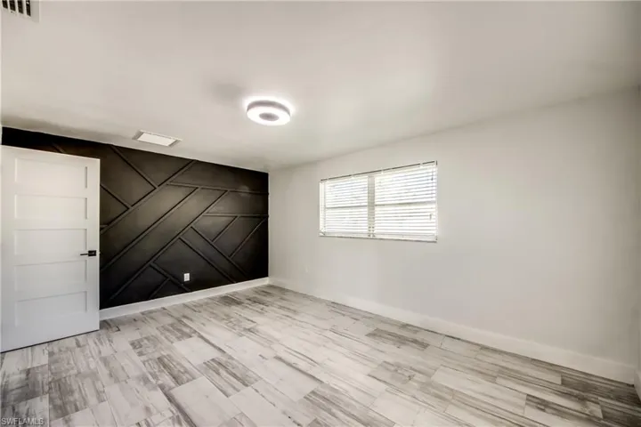 Unfurnished room featuring light wood-style floors and a ceiling fan