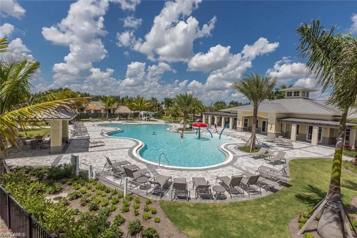 2338  Heydon E CIR, Naples, FL 34120