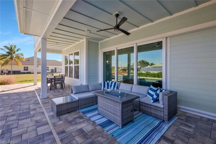 Large open lanai for entertaining