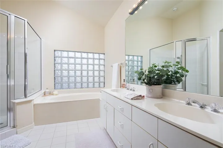 5943  Livermore  LN, Naples, FL 34119