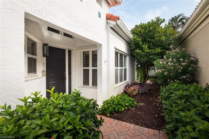 5943  Livermore  LN, Naples, FL 34119
