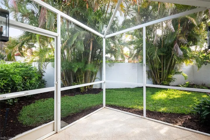 5943  Livermore  LN, Naples, FL 34119