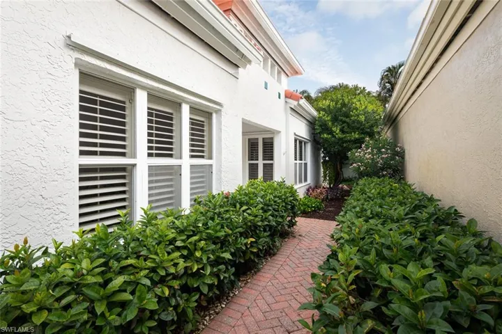 5943  Livermore  LN, Naples, FL 34119