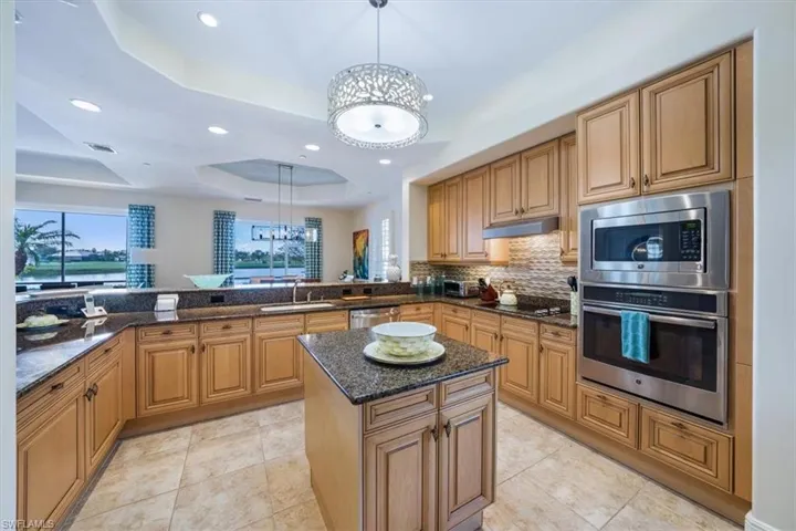 580 Avellino Isles Cir 18102, Naples, Florida 34119
