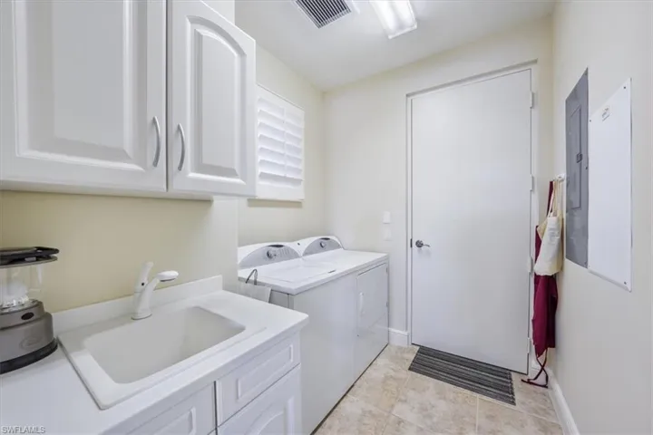580 Avellino Isles Cir 18102, Naples, Florida 34119