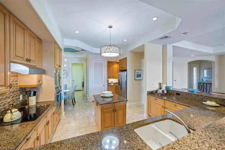 580 Avellino Isles Cir 18102, Naples, Florida 34119