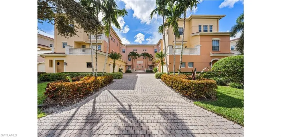 580 Avellino Isles Cir 18102, Naples, Florida 34119