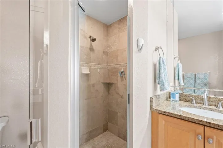 4566 SE 5th  PL, Cape Coral, FL 33904