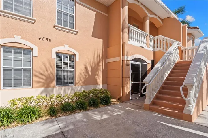 4566 SE 5th  PL, Cape Coral, FL 33904