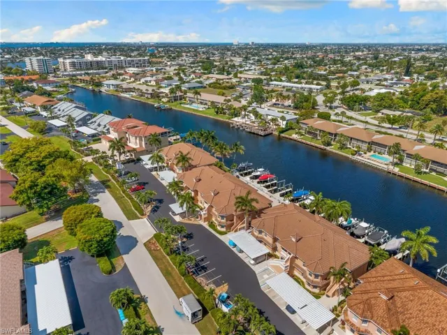 4566 SE 5th  PL, Cape Coral, FL 33904