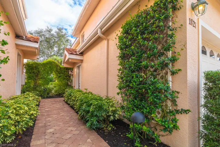 8460  Abbington  CIR, Naples, FL 34108