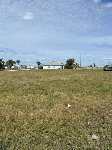 1607 NE 7th  PL, Cape Coral, FL 33909