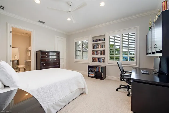 Bedroom with crown molding, light carpet, a desk, recessed lighting, and ceiling fan