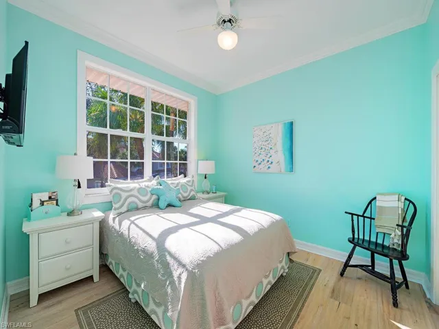 Guest bedroom #1