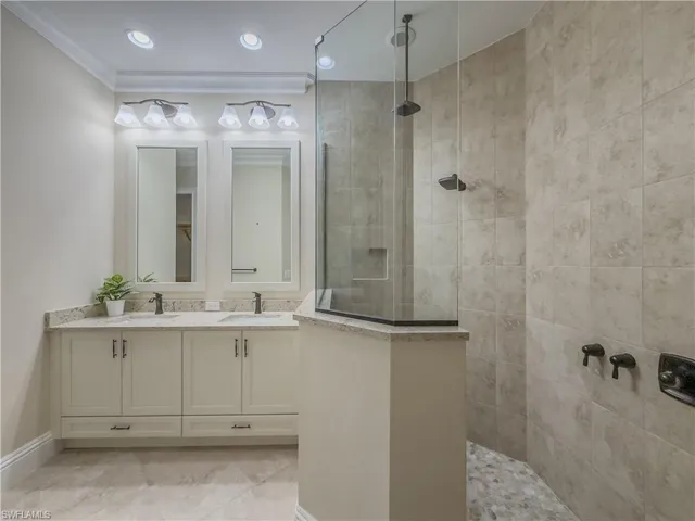 6399  NEGRIL ISLE  DR, Naples, FL 34113