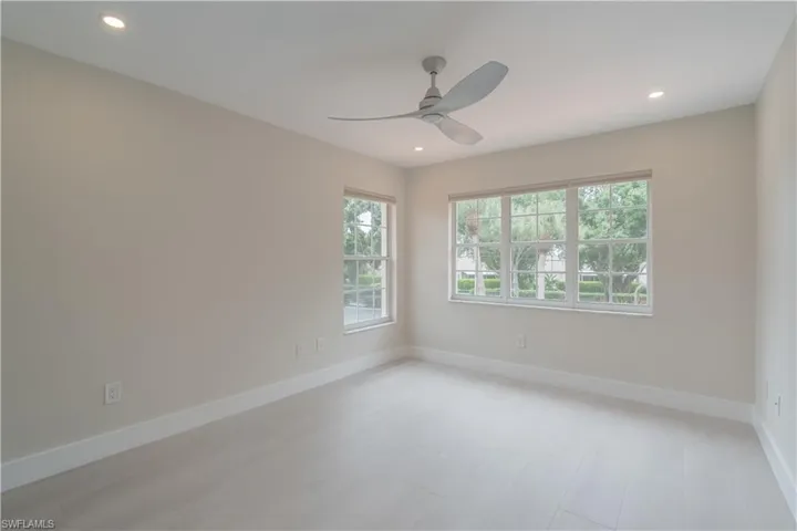 Unfurnished guest bedroom 1, also ideal for a den/home office space