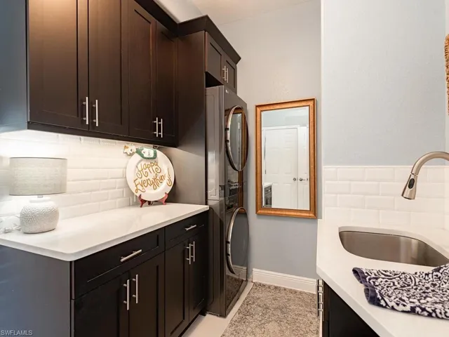 3760 Baldwin Ln, Naples FL 34116 - Laundry Center