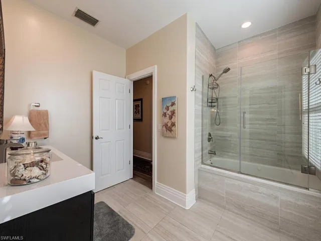 3760 Baldwin Ln, Naples FL 34116 - Upstairs secondary bath
