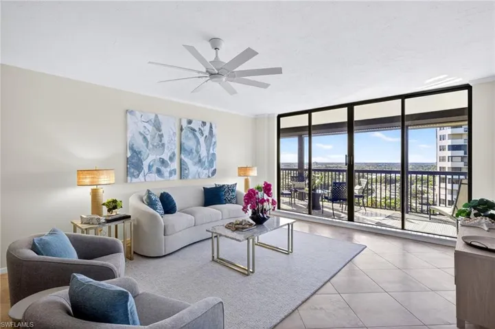6075  Pelican Bay  BLVD, Naples, FL 34108