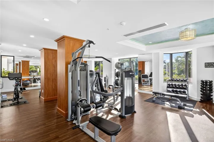 6075  Pelican Bay  BLVD, Naples, FL 34108