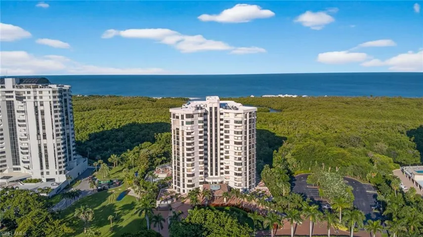 Dorchester in Pelican Bay: Luxury Beach Resort