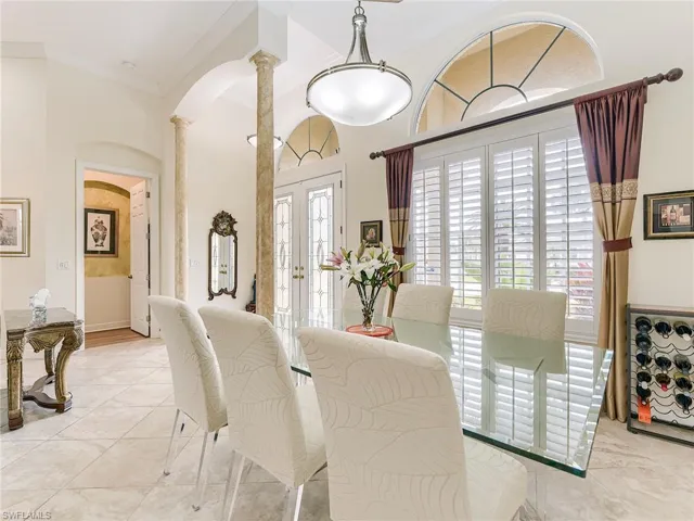 Dining area off the ront  living room
