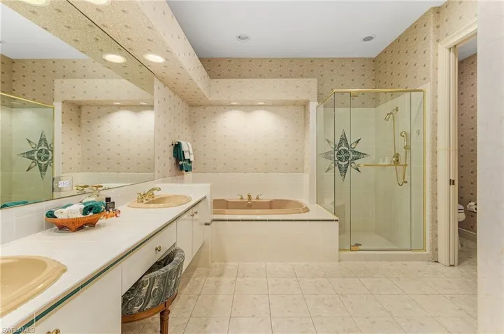 3211  Lancaster  DR, Naples, FL 34105