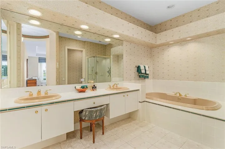 3211  Lancaster  DR, Naples, FL 34105