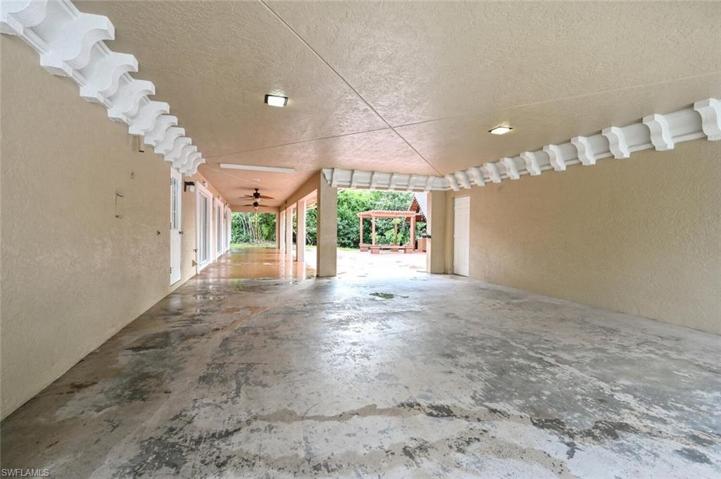 Covered Parking/Breezeway