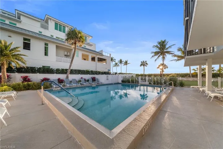 Heated Pool, Sun Loungers, Shaded Seating Area, Pool Bathrooms, Access to Vanderbilt Beach