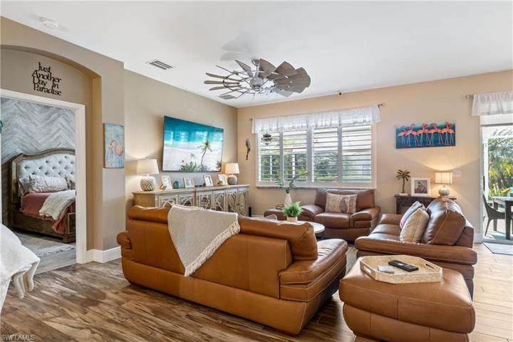 2471  Blackburn  CIR, CAPE CORAL, FL 33991