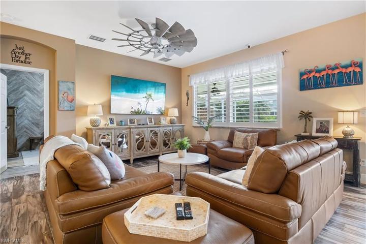 2471  Blackburn  CIR, CAPE CORAL, FL 33991