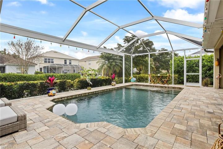 2471  Blackburn  CIR, CAPE CORAL, FL 33991