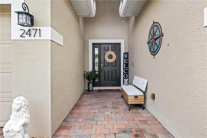 2471  Blackburn  CIR, CAPE CORAL, FL 33991