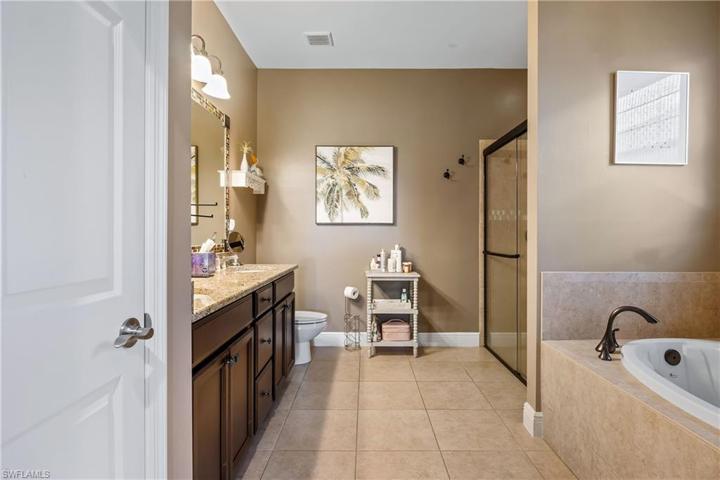 2471  Blackburn  CIR, CAPE CORAL, FL 33991