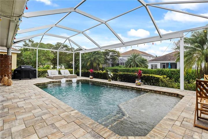 2471  Blackburn  CIR, CAPE CORAL, FL 33991