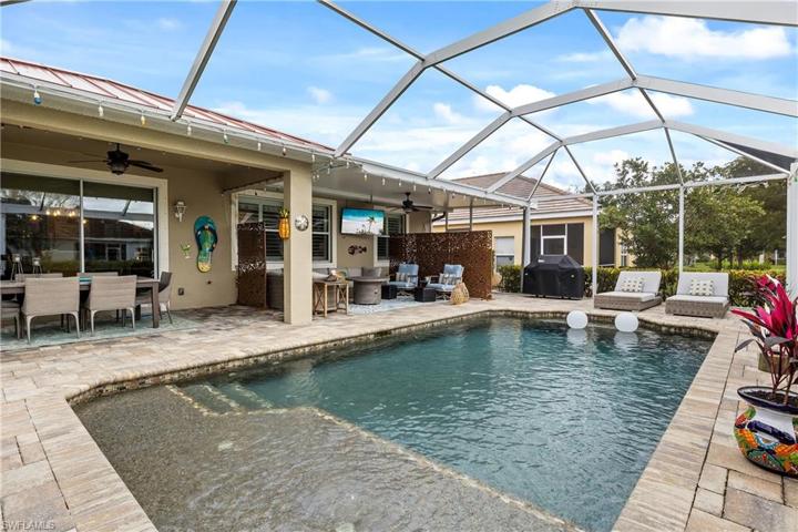 2471  Blackburn  CIR, CAPE CORAL, FL 33991