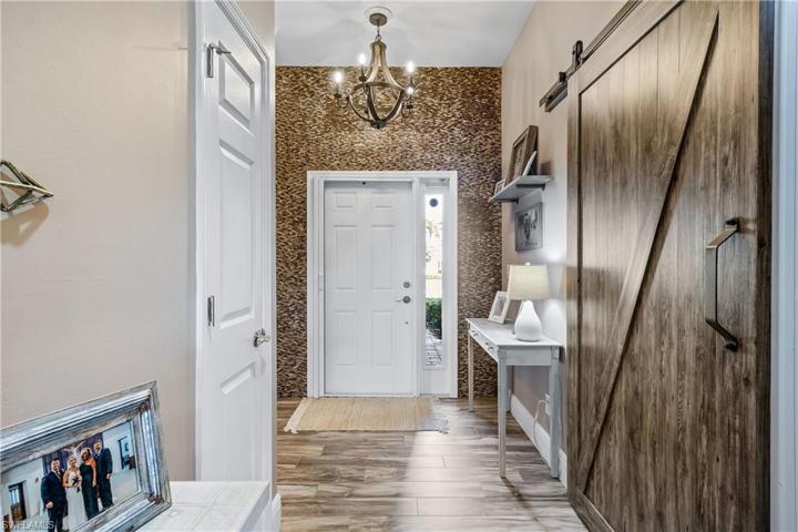 2471  Blackburn  CIR, CAPE CORAL, FL 33991