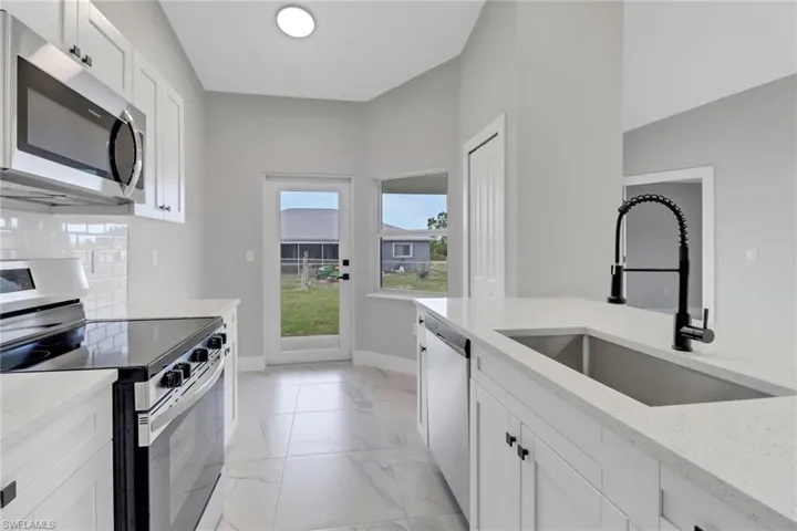 912-914 Ainsworth St W, Lehigh Acres Fl 33974