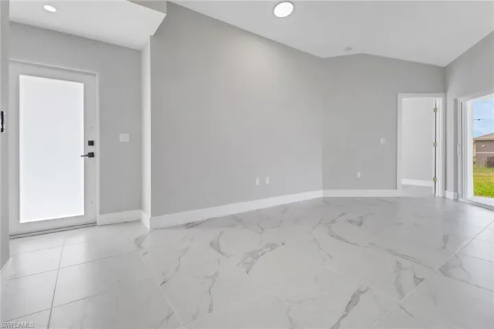 912-914 Ainsworth St W, Lehigh Acres Fl 33974
