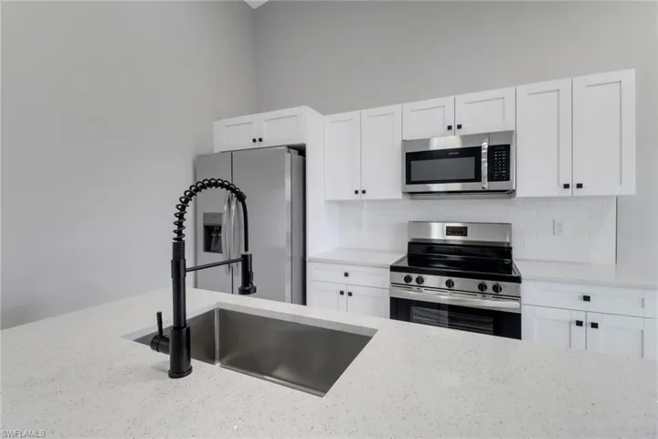 912-914 Ainsworth St W, Lehigh Acres Fl 33974