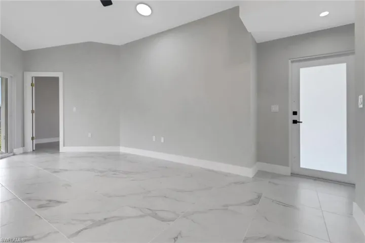 912-914 Ainsworth St W, Lehigh Acres Fl 33974
