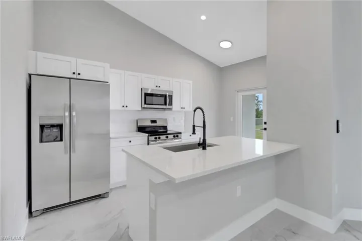 912-914 Ainsworth St W, Lehigh Acres Fl 33974