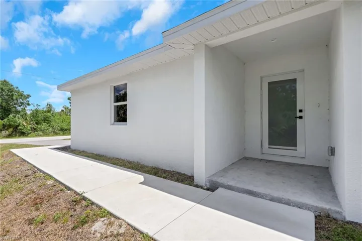 912-914 Ainsworth St W, Lehigh Acres Fl 33974