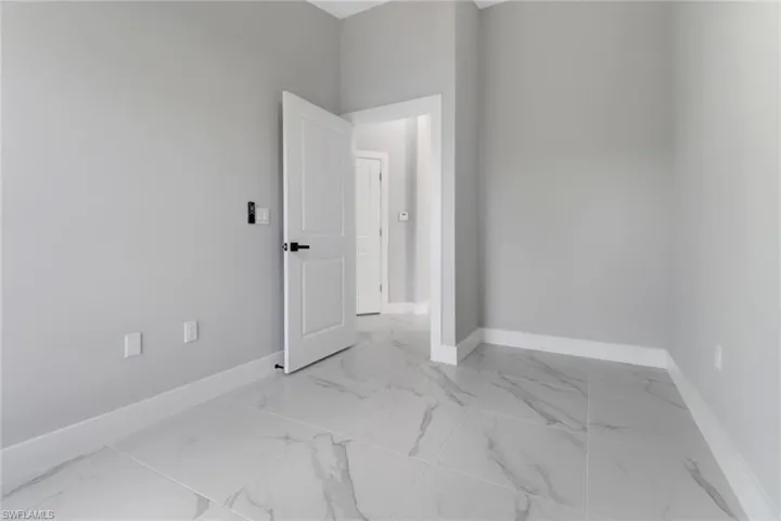 912-914 Ainsworth St W, Lehigh Acres Fl 33974