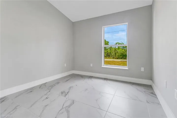 912-914 Ainsworth St W, Lehigh Acres Fl 33974
