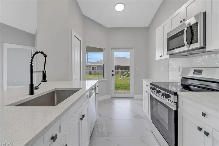 912-914 Ainsworth St W, Lehigh Acres Fl 33974