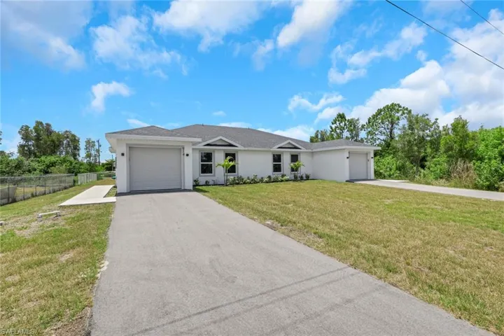 912-914 Ainsworth St W, Lehigh Acres Fl 33974